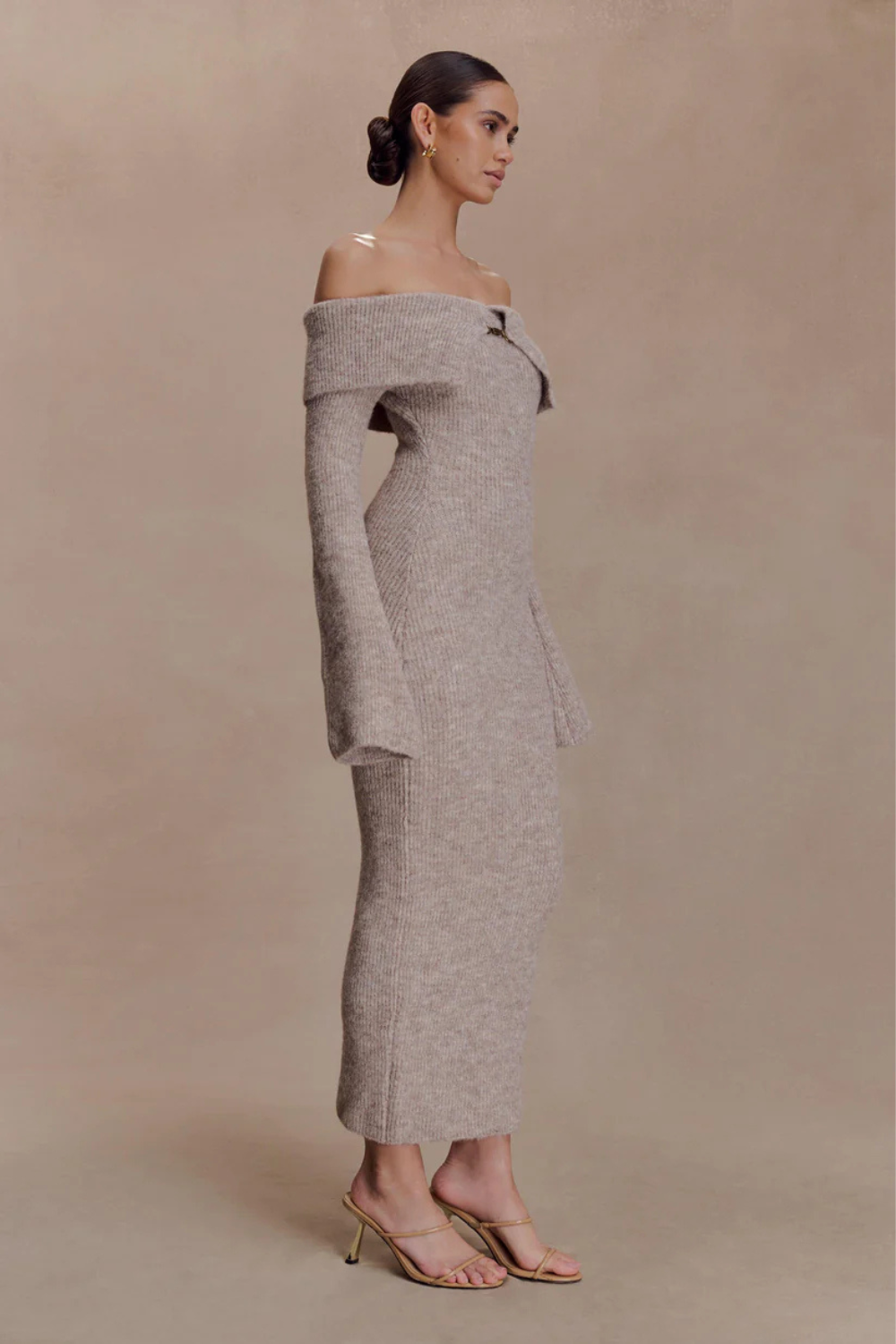 Aurora | Figurbetontes Off-Shoulder Strickkleid