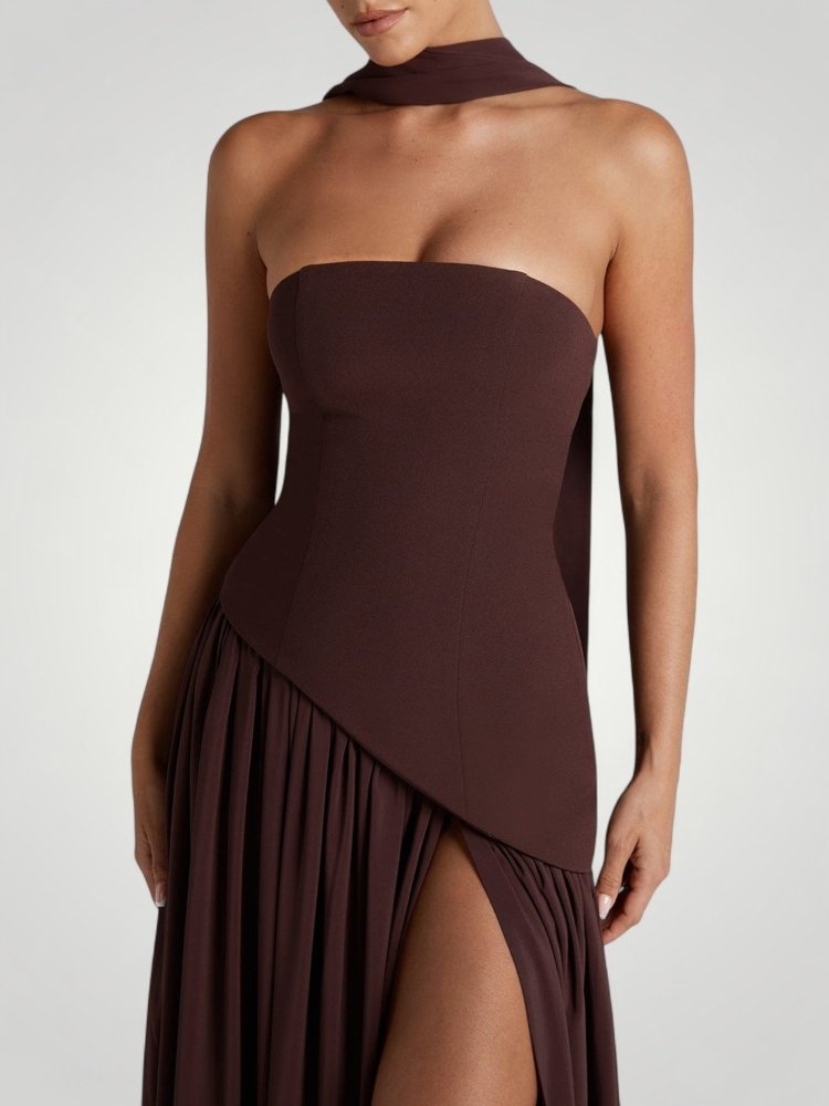 Elegantes Maxikleid mit Asymmetrischem Design