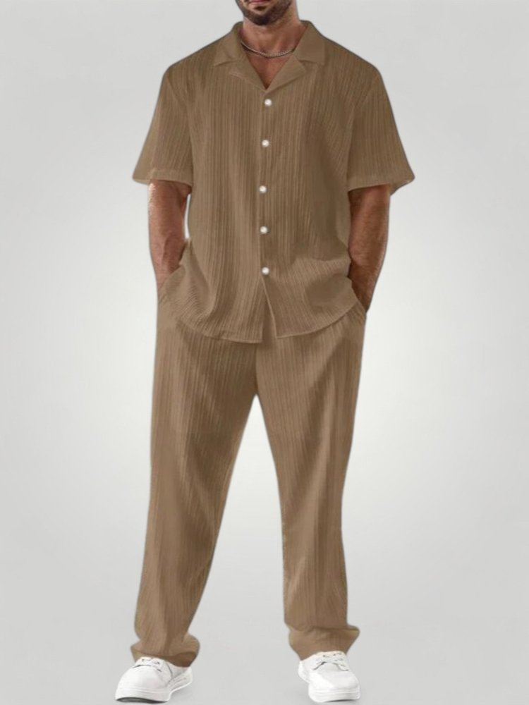 Klassisches Herrenset für stilvolle Sommermomente